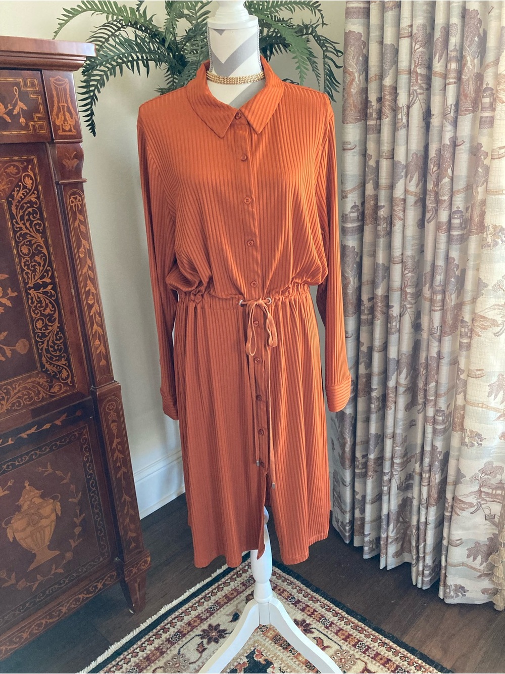 Woman's Calvin Klein Long Sleeve Shirt Dress Size XL
New without tags.